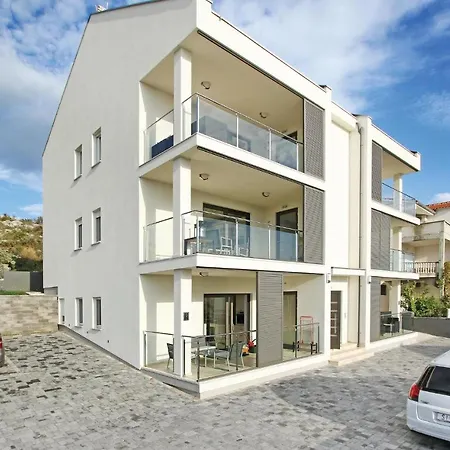 Two-bedroom In Lägenhet Šibenik