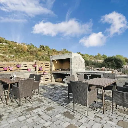 Two-Bedroom Apartment In Sibenik Apartman