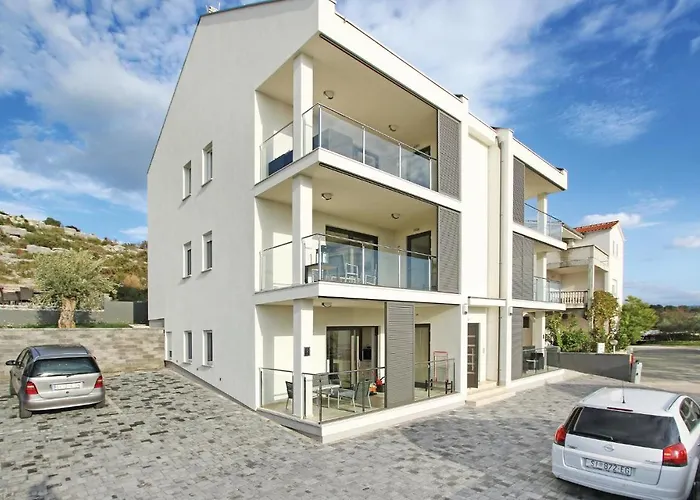 Two-bedroom In Lägenhet Šibenik